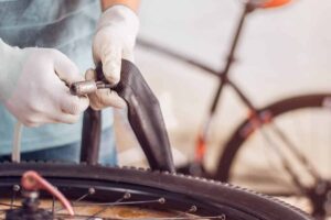 Presión en los neumáticos de una bicicleta de montaña